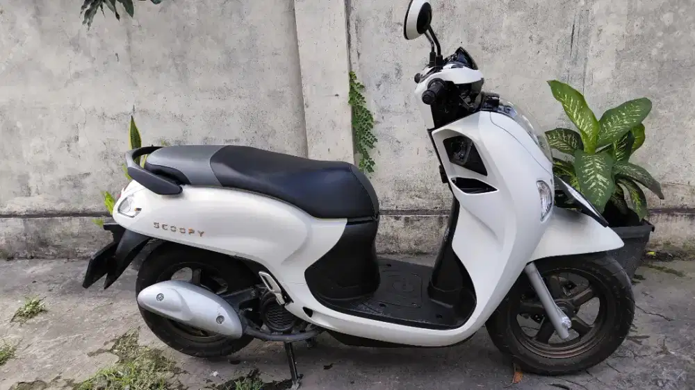 Jual Motor scoopy warna putih