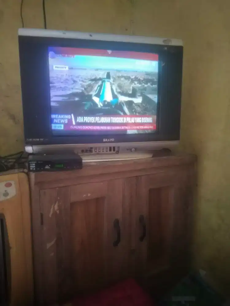 Dijual tv 21 in + Setbox