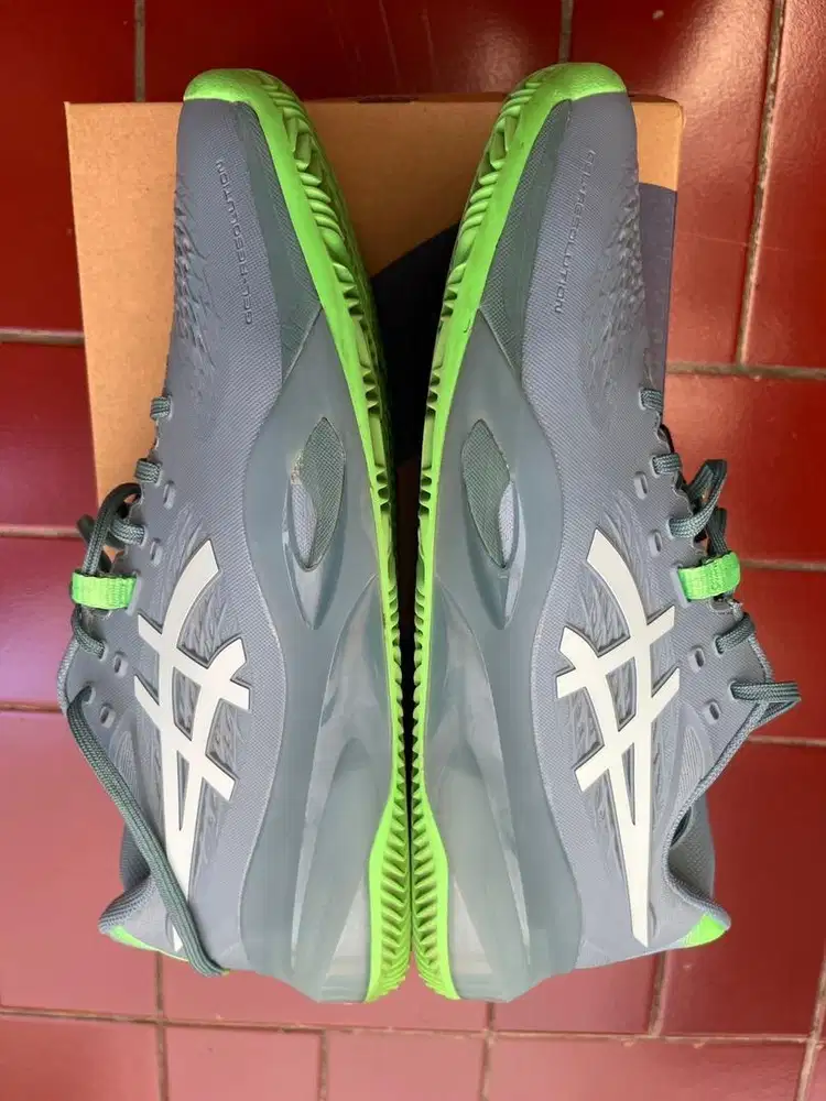 Sepatu padel merk asic