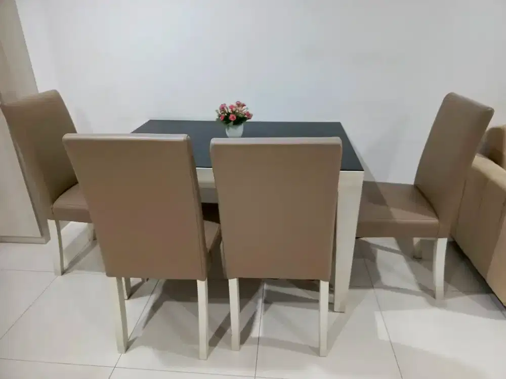 1 set meja makan 120 x 80 x 77 cm