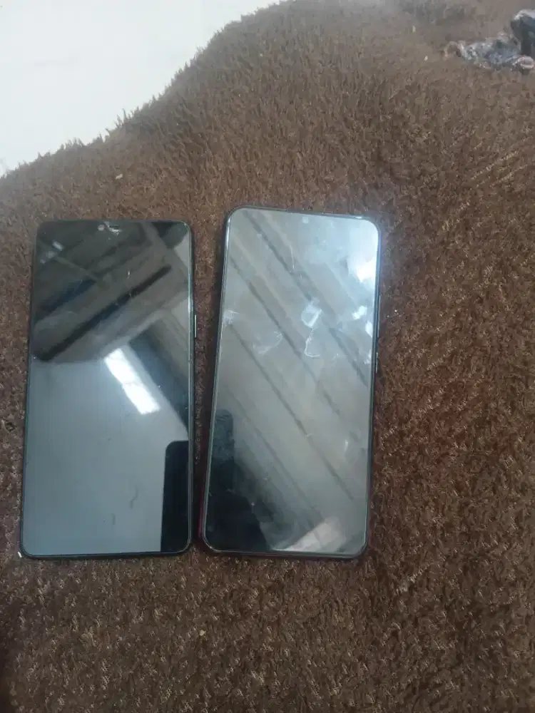 Jual hp oppo sama vivo  900 nego tipis kondisi nyala selebihnya cek