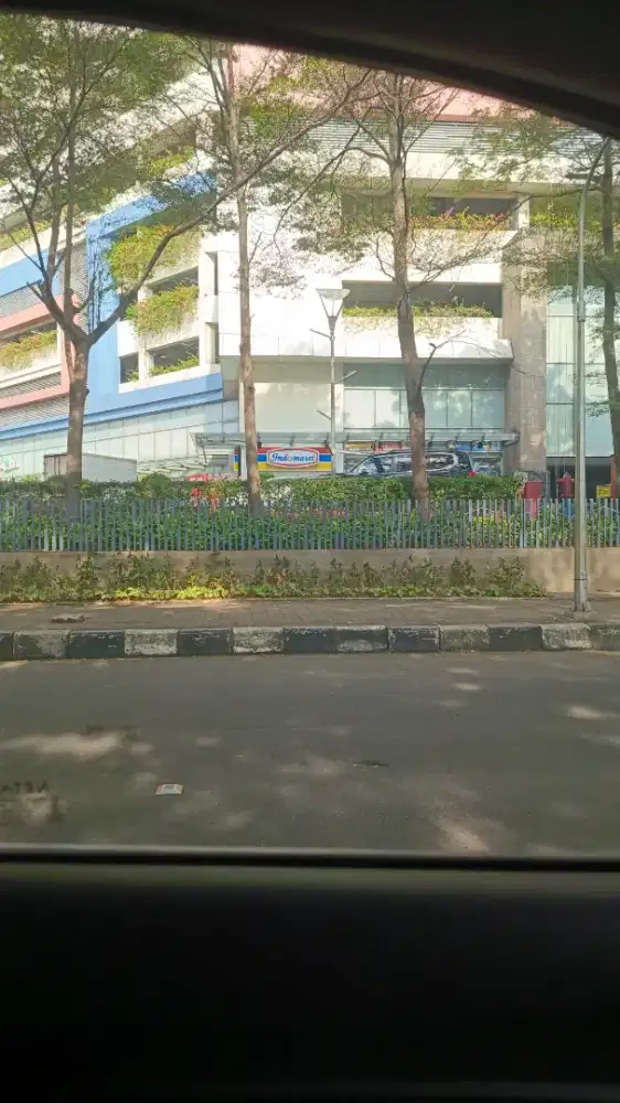 Dibutuhkan karyawan wanita bantu di kedai makanan