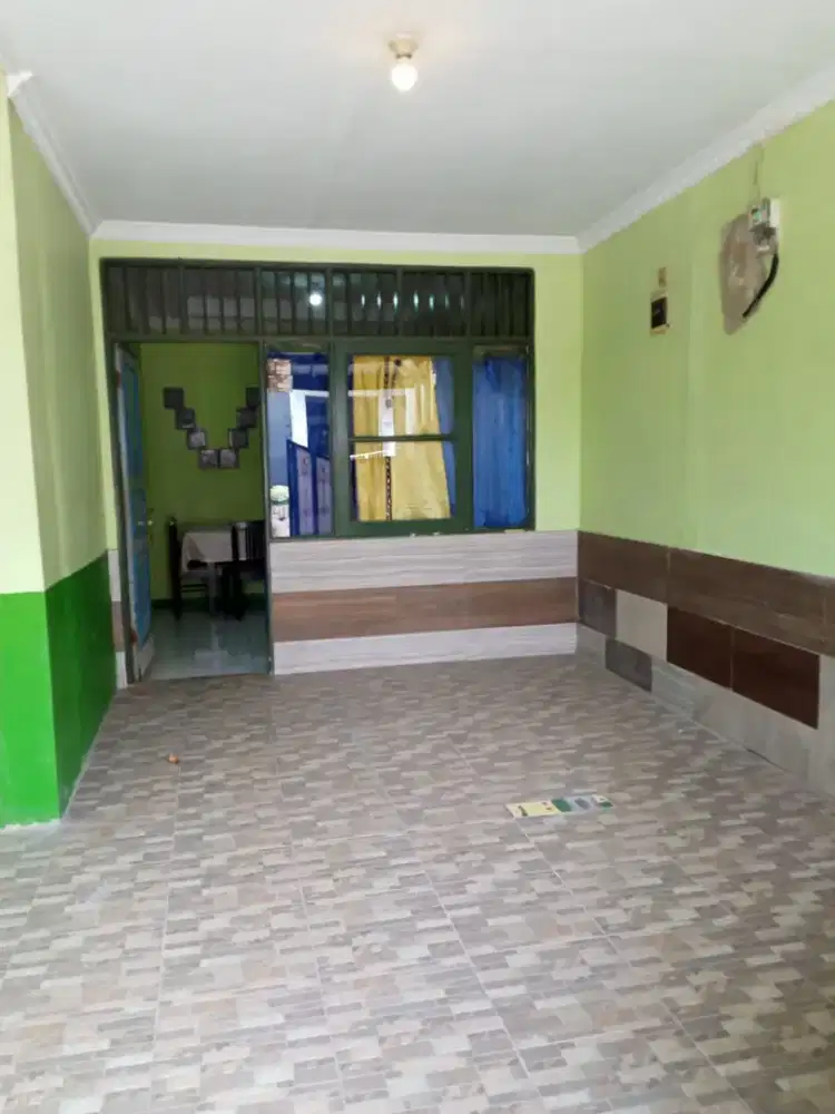 Di kontrakan rumah