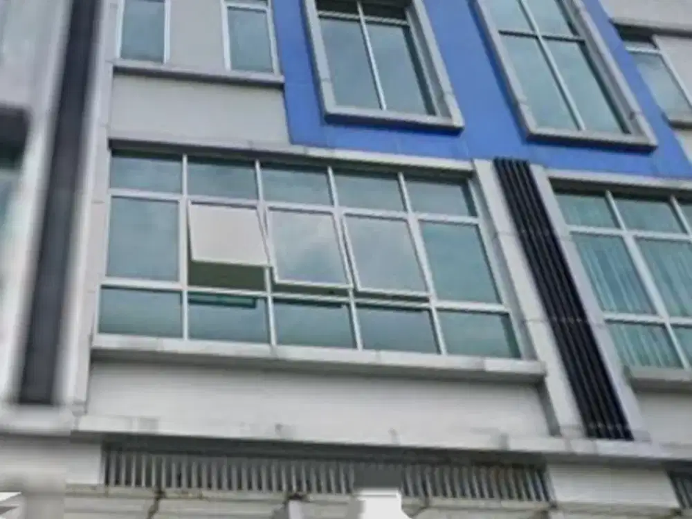 Di sewa ruko 4 lantai luas bangunan 360 m2 ukuran 6x18 108 m2 hadap utara cocok untuk klinik kantor tempat kursus cafe atau bank lokasi dekat MKG dan sekolah al azhar di Kelapa Gading Jakarta Utara