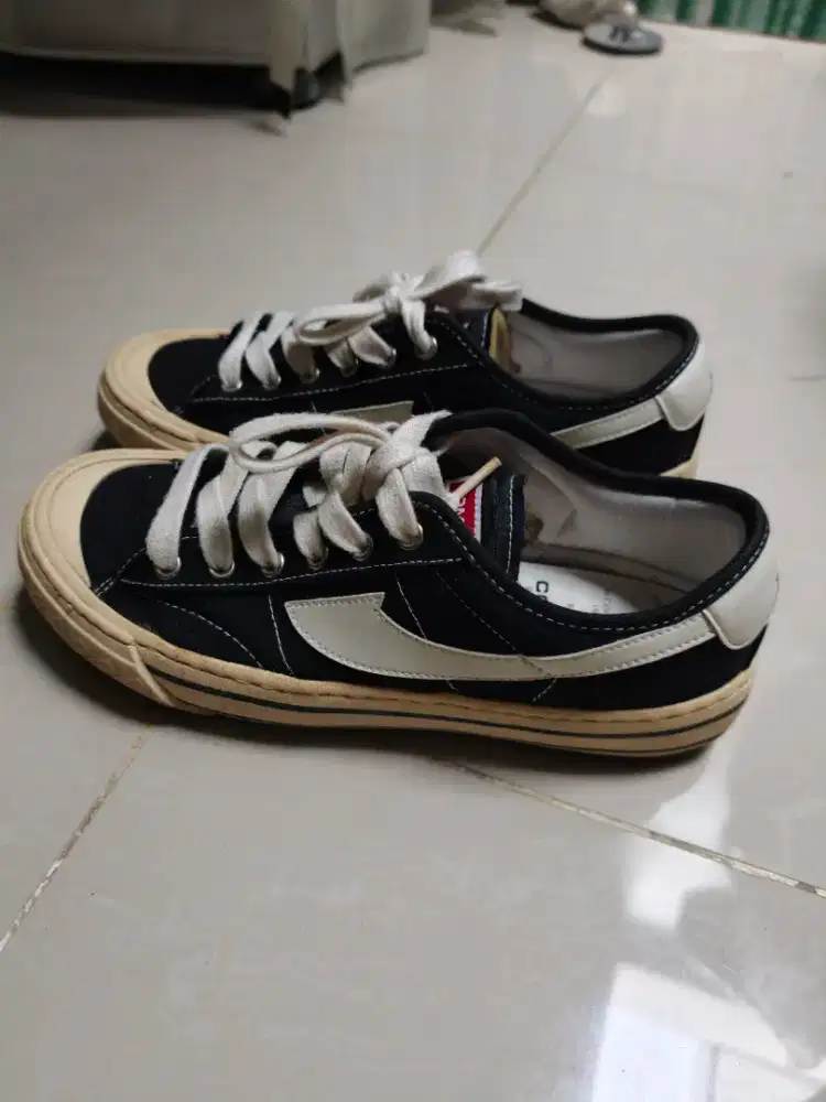 SEPATU COMPASS RETROGRADE