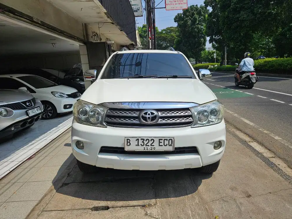 Toyota Fortuner Diesel 2.5 G Tahun 2009 Putih AT