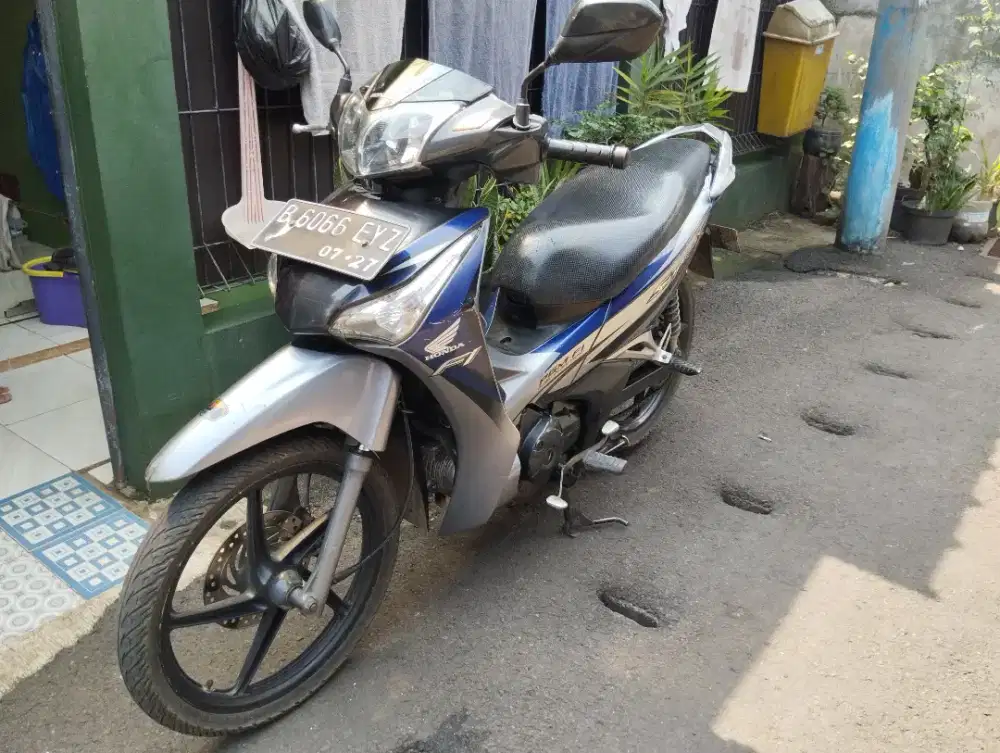 SUPRA X 125 HELM IN IINJEKSI