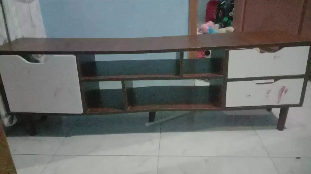 Di jual cepat meja tv dan karpet