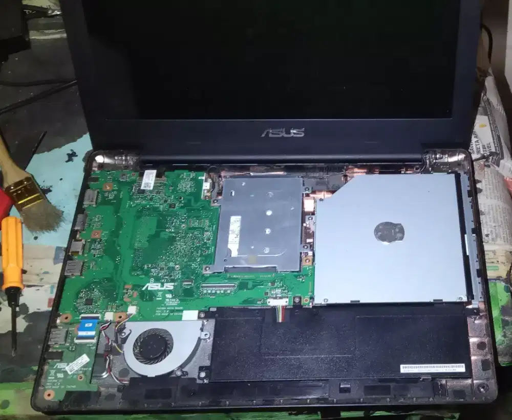 Service laptop dan komputer