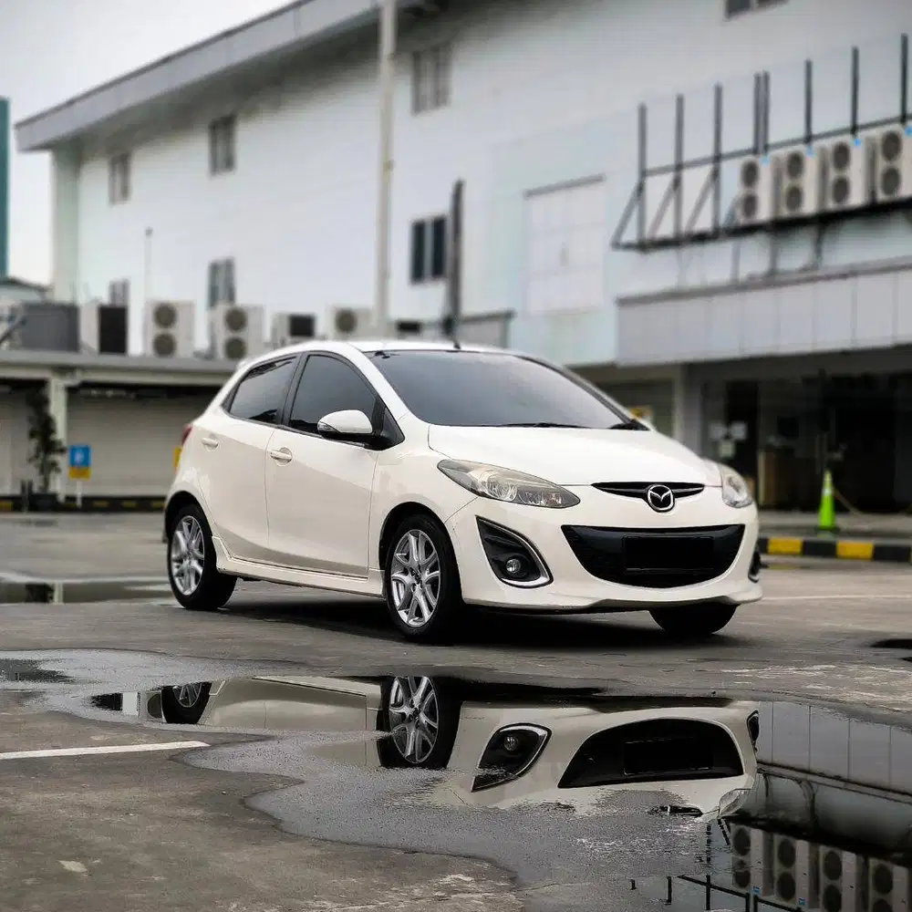 TDP 14 JUTA MAZDA 2 R SKYACTIVE AT 2014 TERAWAT SIAP PAKAI