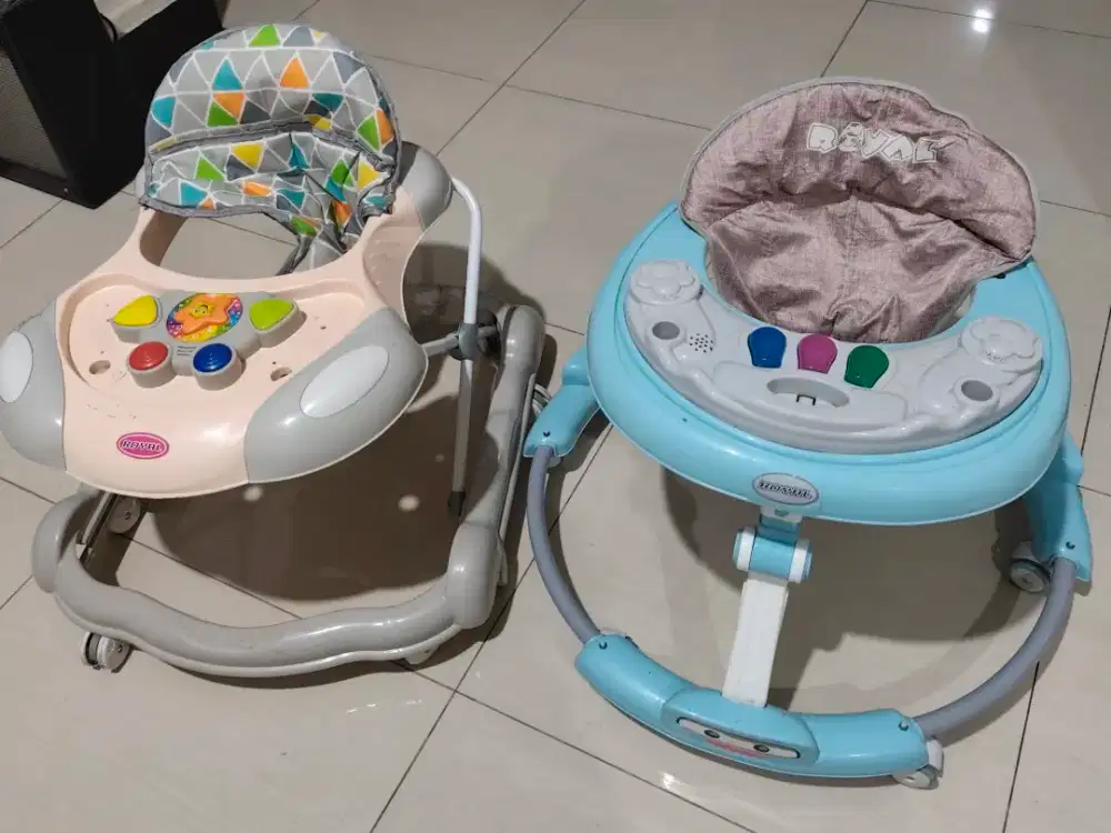 Baby Walker belajar jalan balita