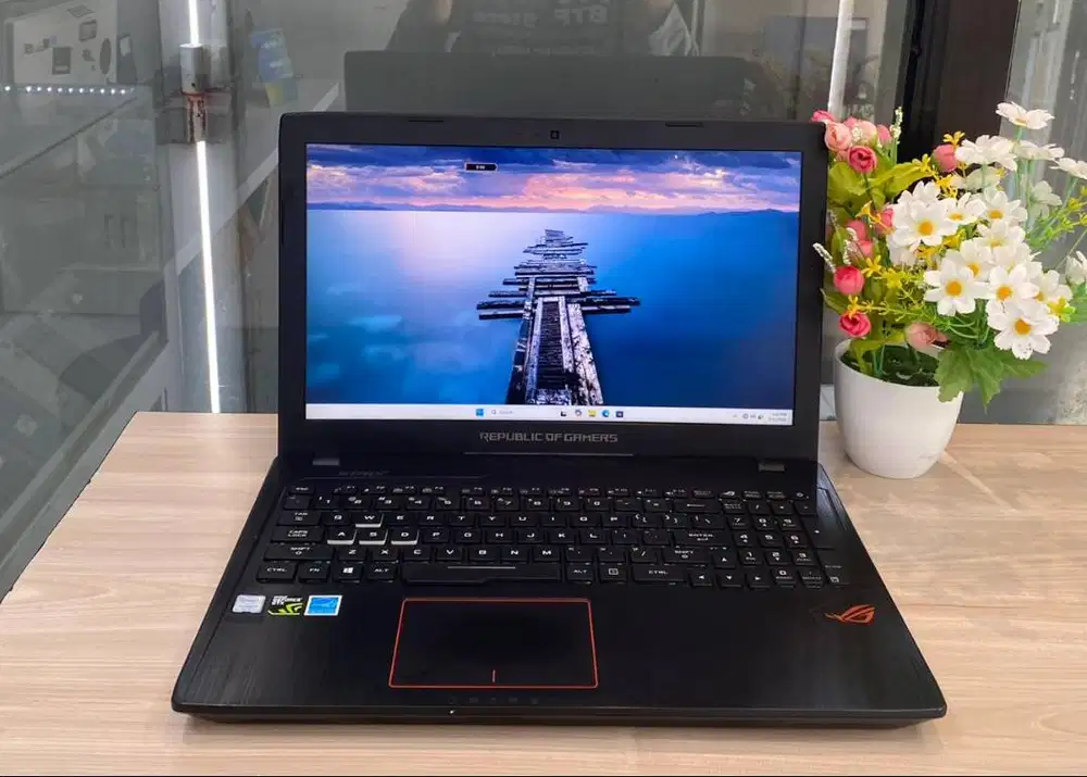 Asus ROG Strix Intel Core I7 Gen 7 GTX 1050 Ram 16GB SSD 256GB