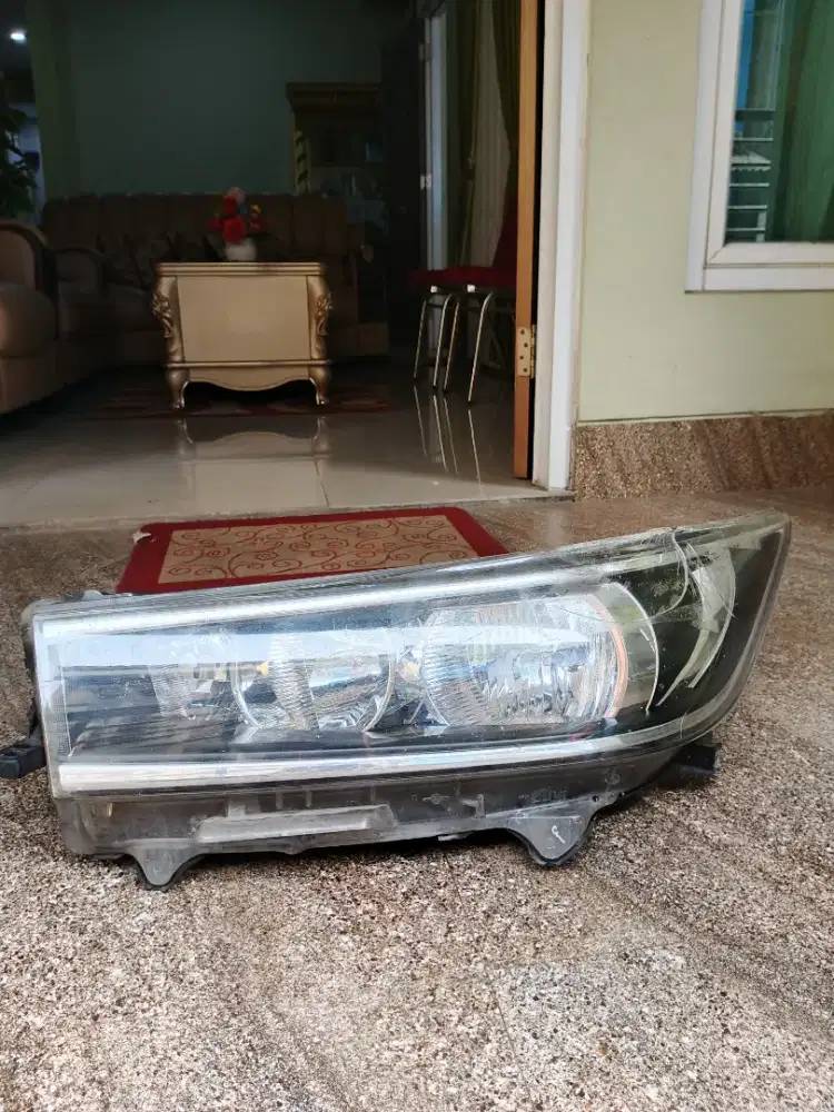 Headlamp innova 2.0G 2018 sebelah kiri