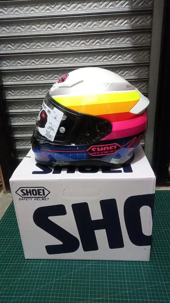 Helm Shoei type Z7