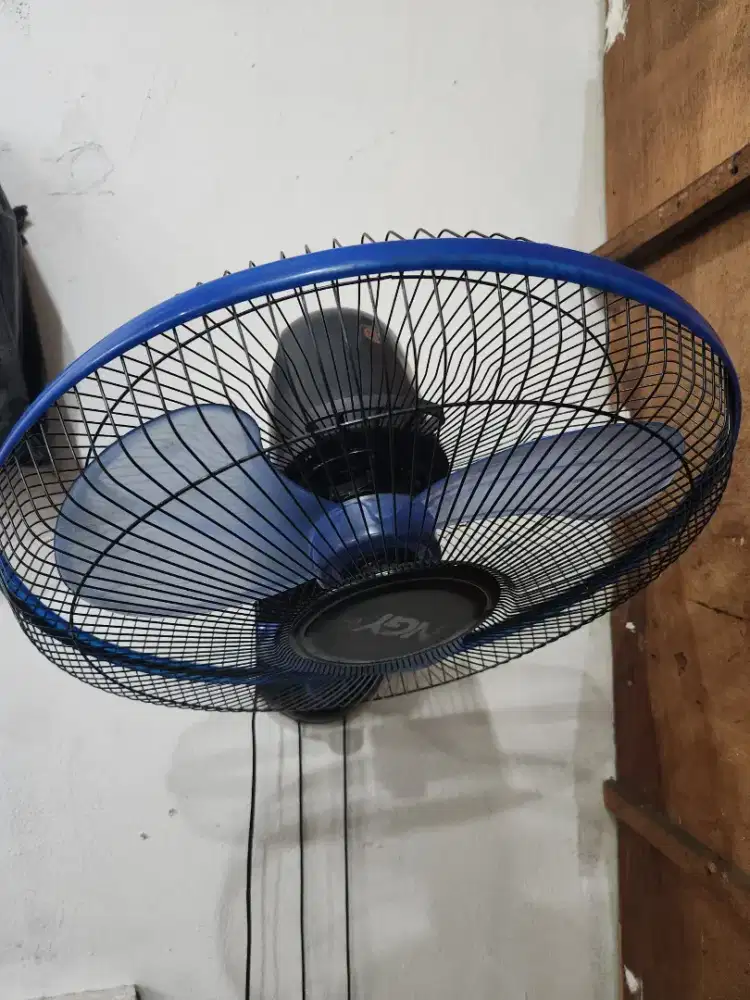 Kipas angin dinding rusak