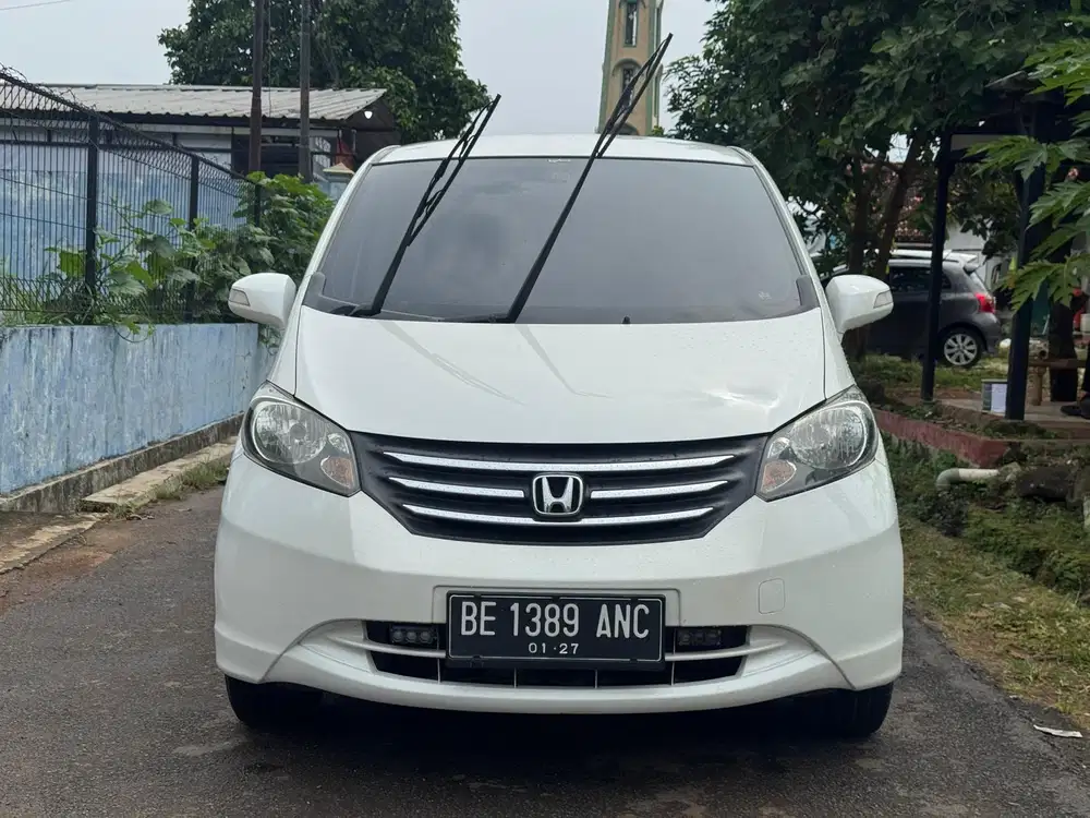 Honda freed 2011 psd 1.5 metik istimewa dp ceper aja yuk jual cepat