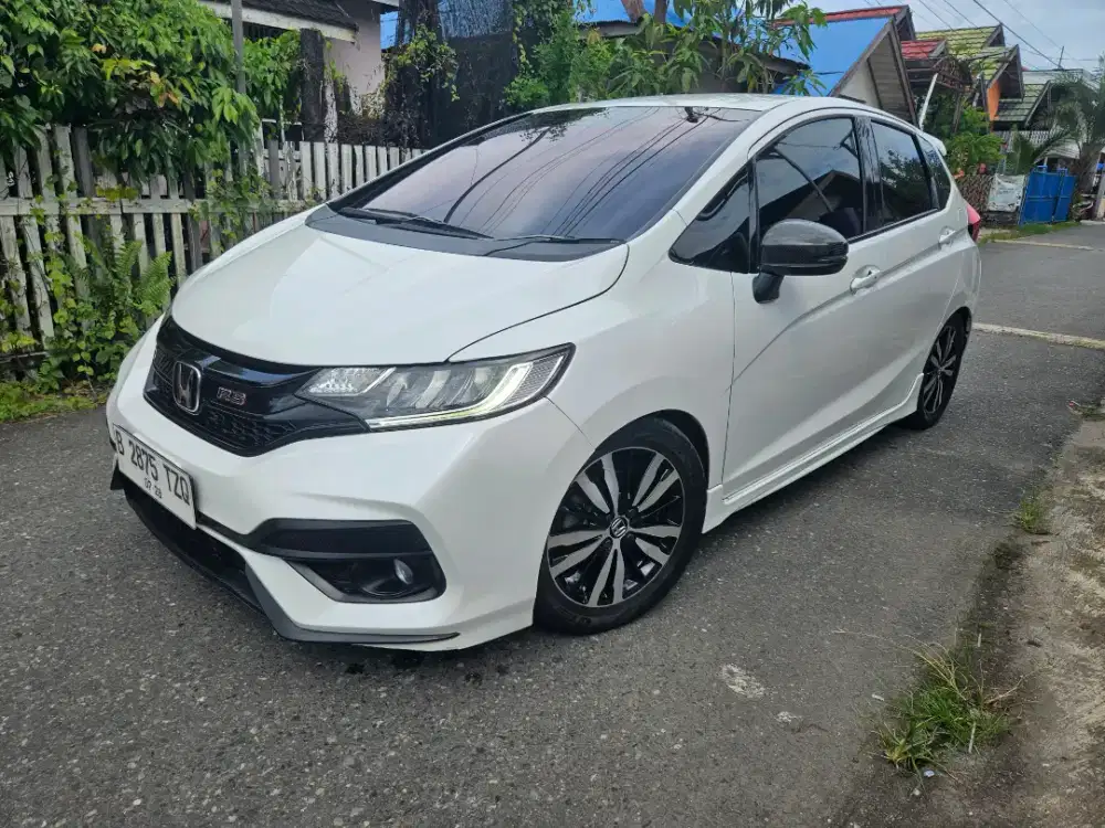 ISTIMEWA JAZZ RS 1.5 MT FACELIFF TH 2018 NIK 2017