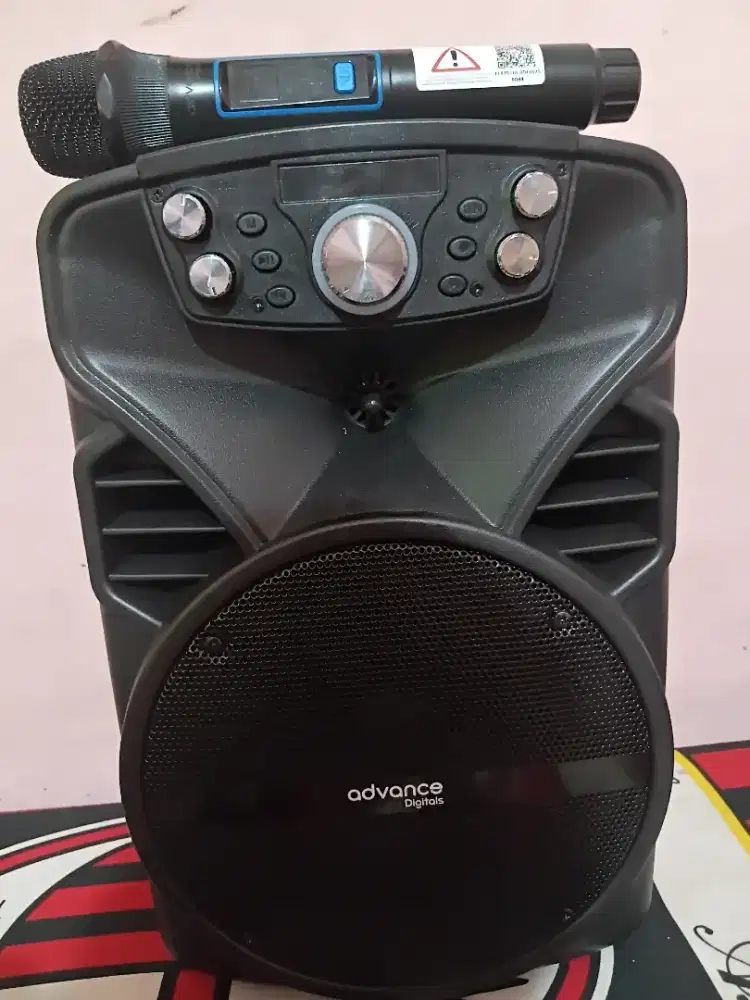 Speaker aktif digital advance ukuran 8 inc kodisi mulus