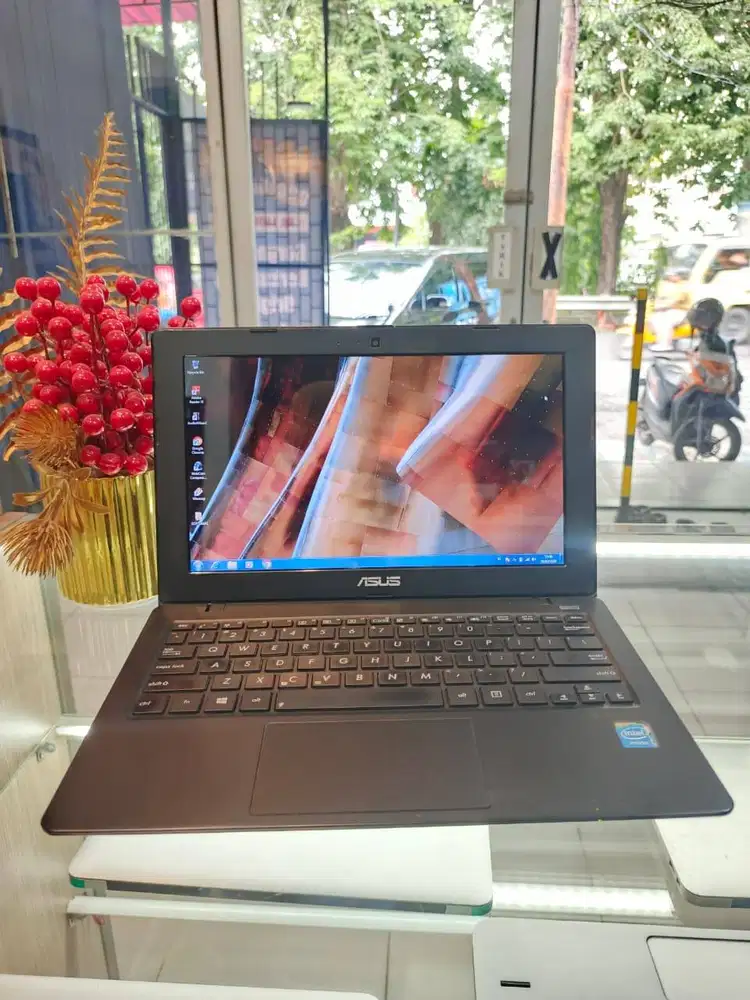 Laptop Asus 700 Ribuan windows ori