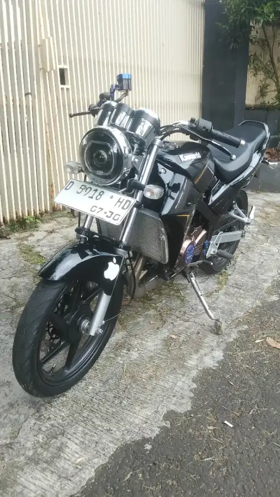 Di jual Ninja R 2010 insyaallah siap pake