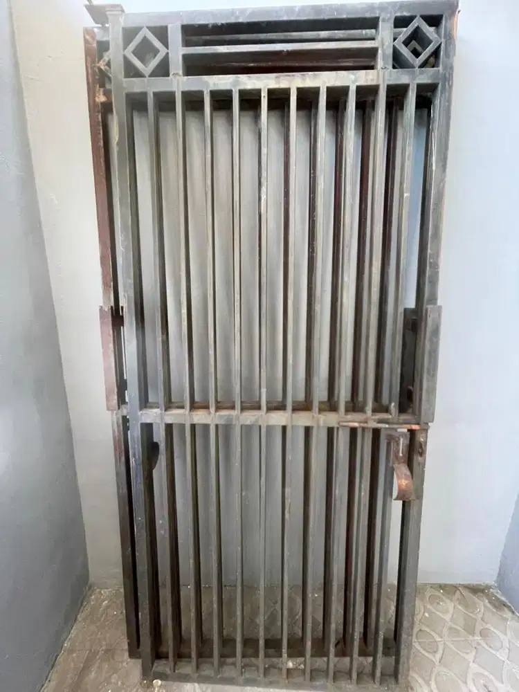 Barang Bekas Pintu Besi , Pintu Kamar Mandi , sanyo merk shimizu