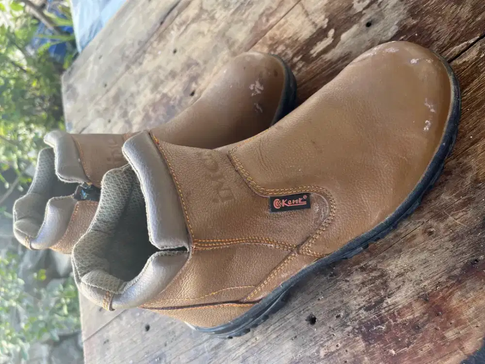 SEPATU KULIT BOOTS PRIA BERMERK ( PRELOVED ) JUAL MURAH SIAPA CEPAT