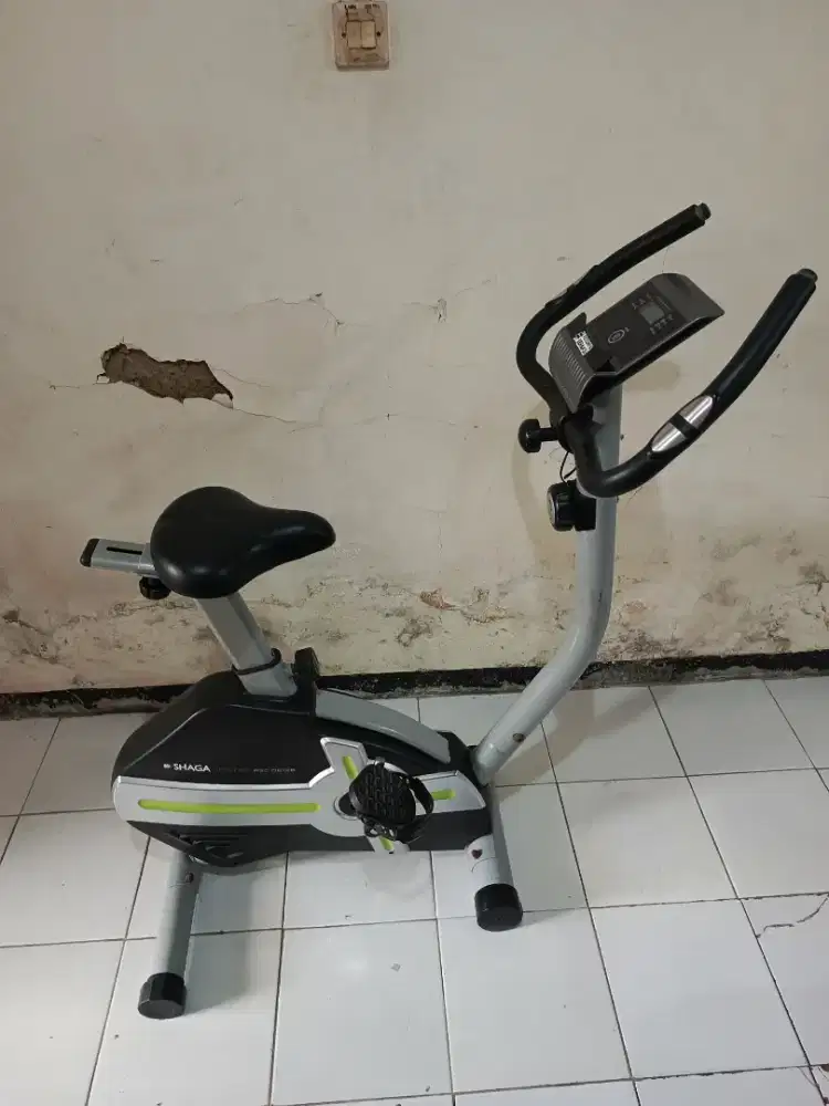 Alat olahraga sepeda statis shaga