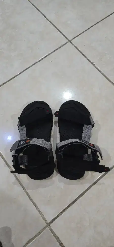 Sandal gunung like new ukuran 22,5 cm