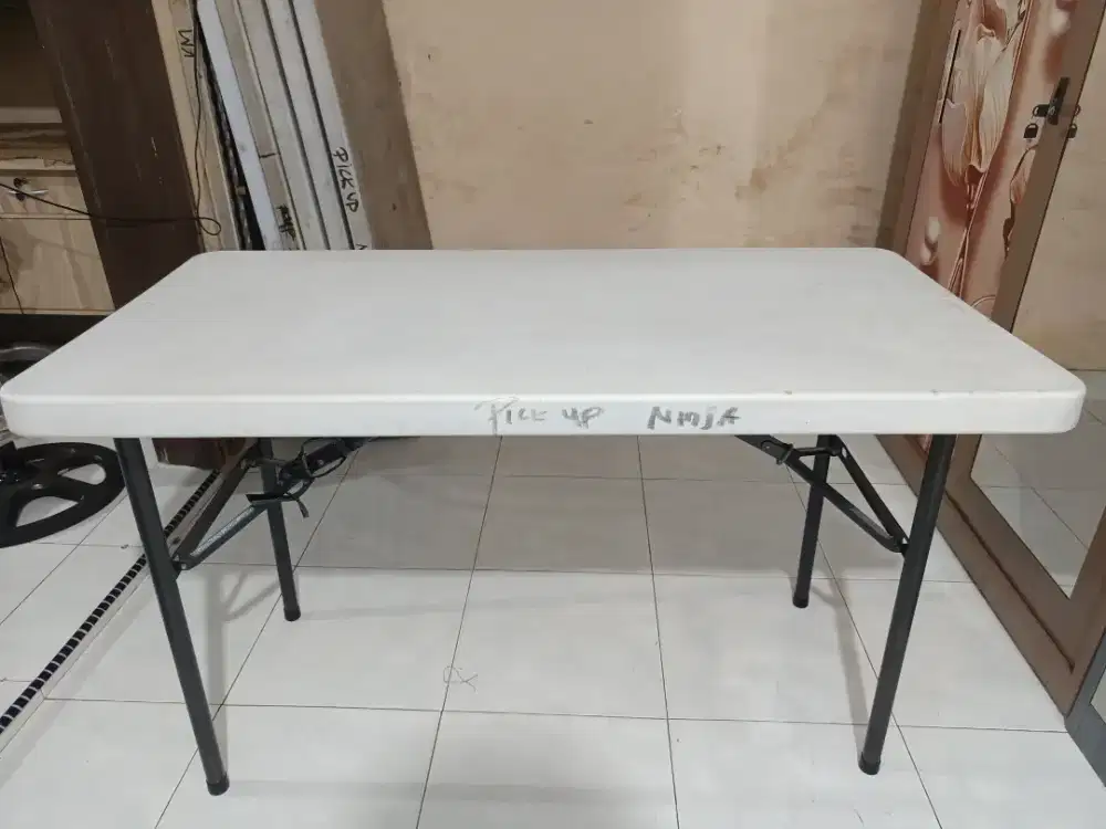 Meja lipat Krisbow seken
