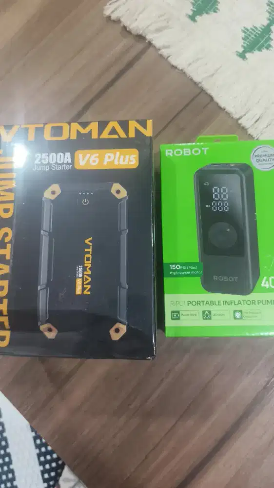 Vtoman and robot jump stater