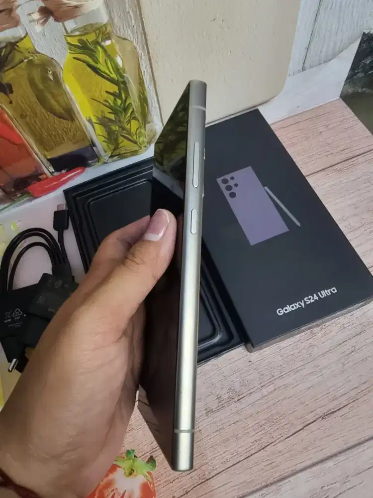 Jual  hp samsung S24 ULTRA 12/512 garansi resmi likeNEW free ADAPTOR