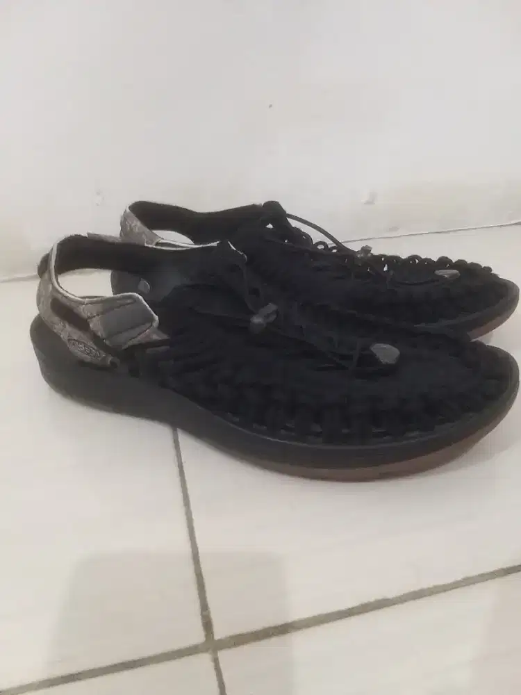 Sandal Keen mens uneek black size 40.5 black ori