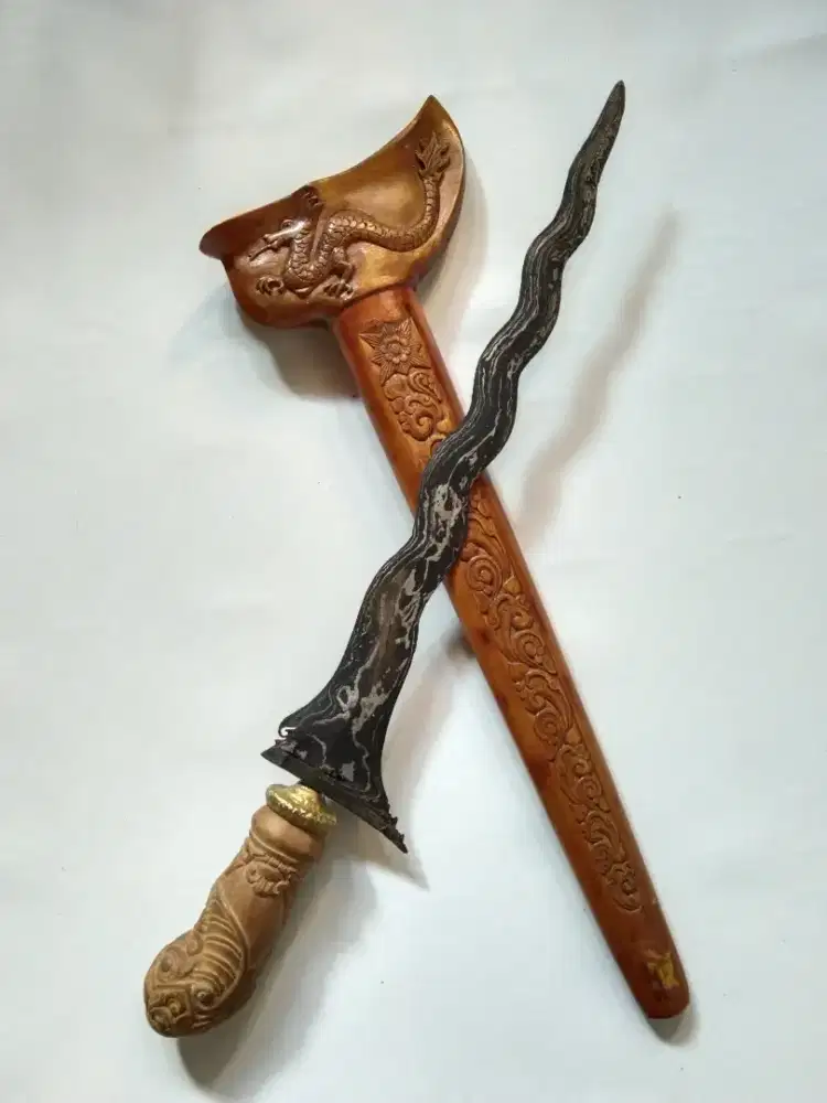 Keris rangka ukir