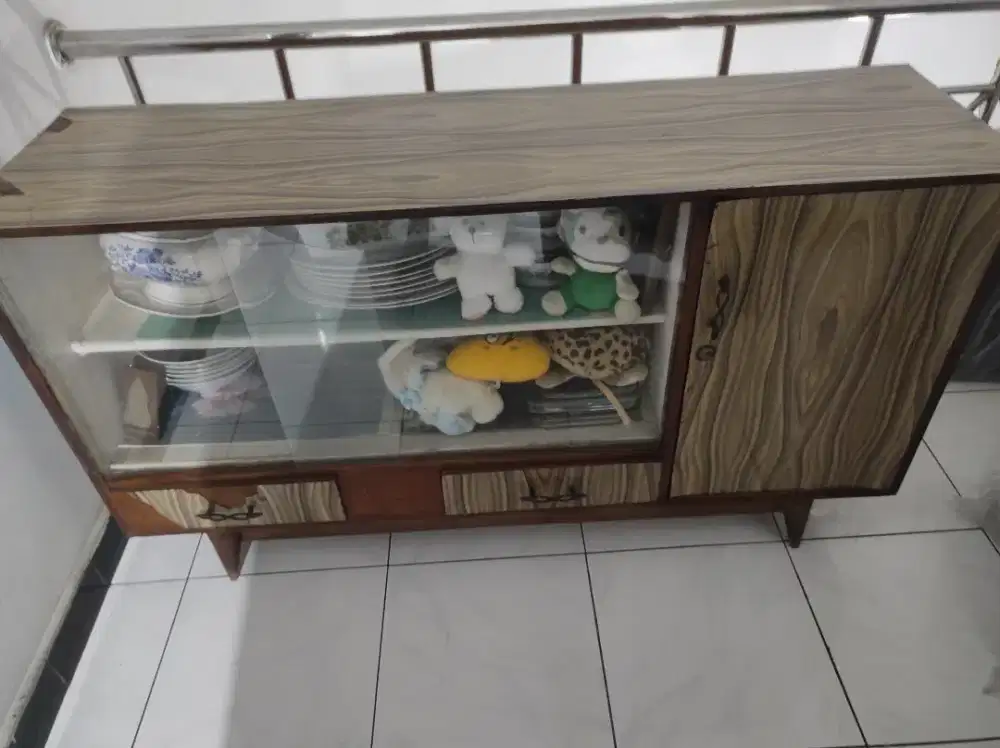 Dijual lemari bufet