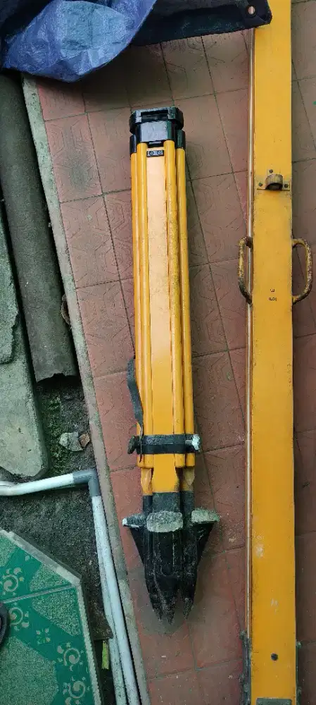 Tripod Survey Tanah