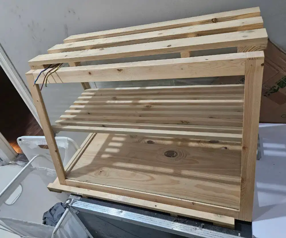 Dijual Murah Etalase/Meja Jualan/Lemari Pajangan