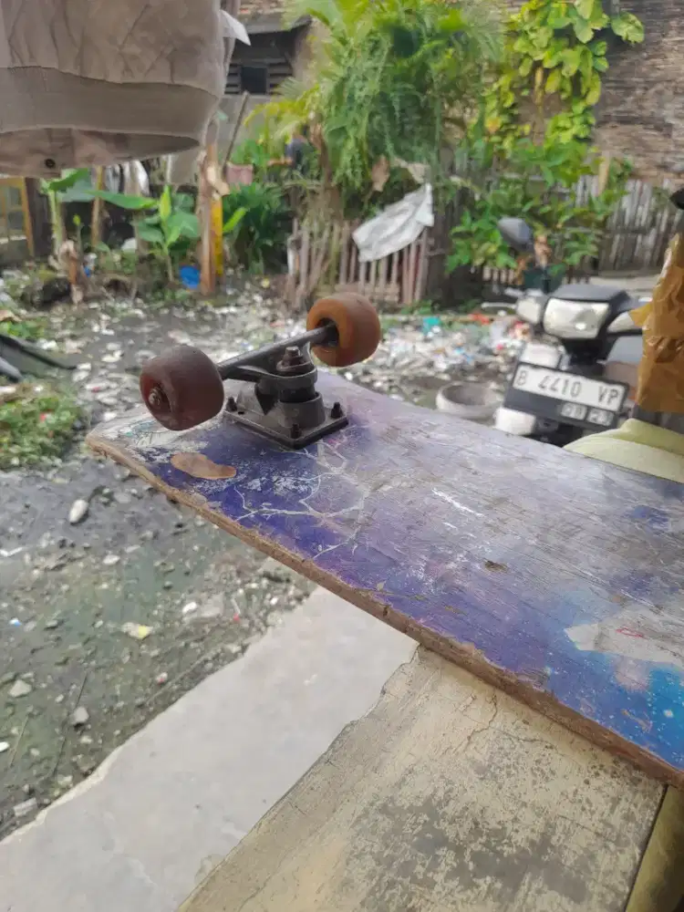 mau nyari kerjaan buat umur 16thn buat 2org