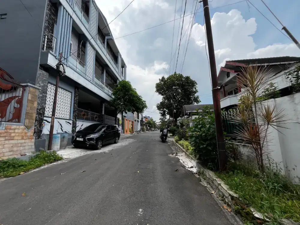 Tanah Bunga Merak Suhat Depan Kampus UB