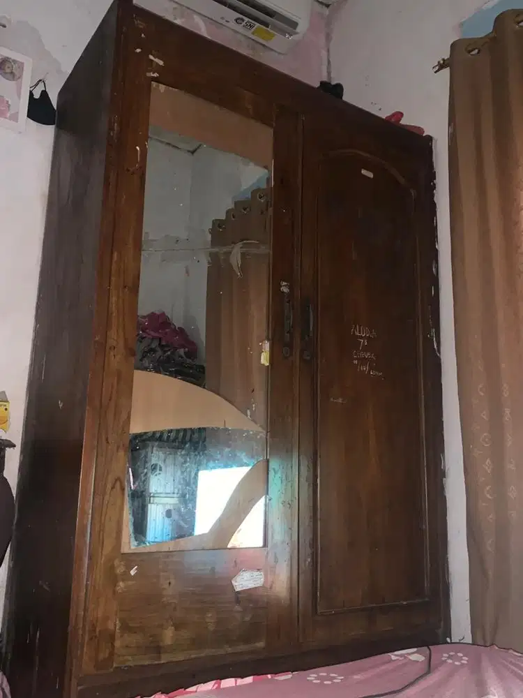 Lemari Kayu Jati Bekas Pakai