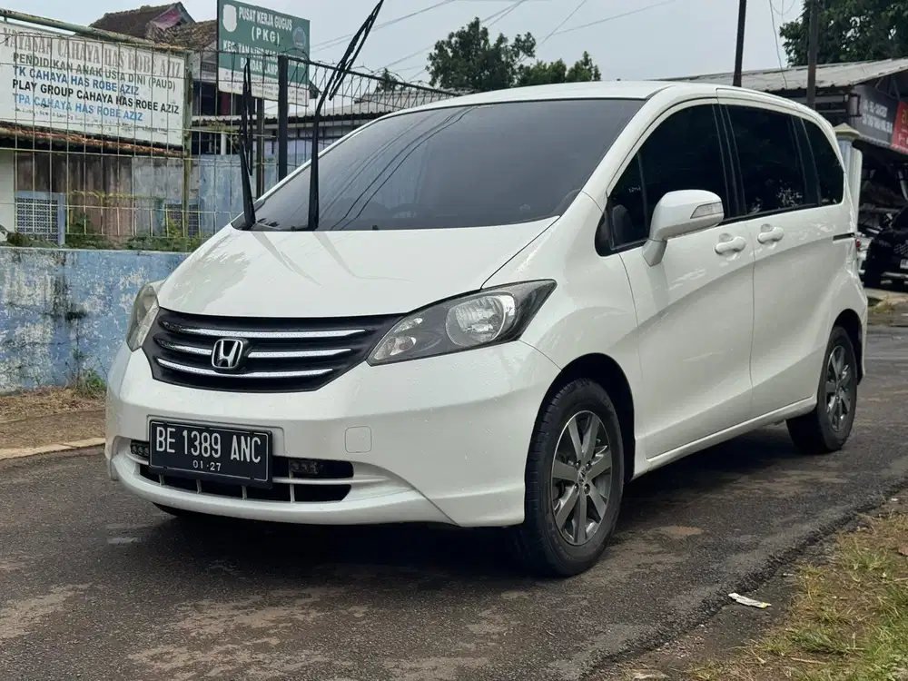 Honda freed 2011 psd 1.5 metik istimewa dp ceper aja yuk jual cepat