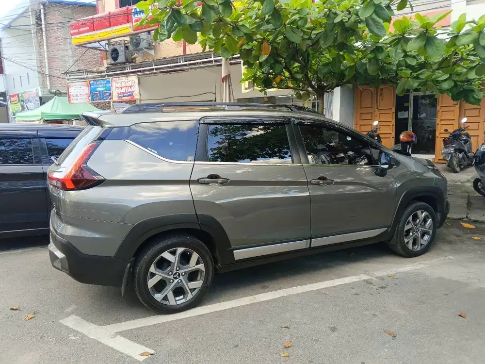 Mitsubishi Expander cross premium