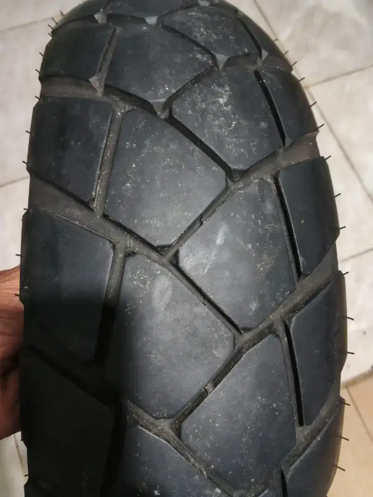 Juwal ban motor bekas