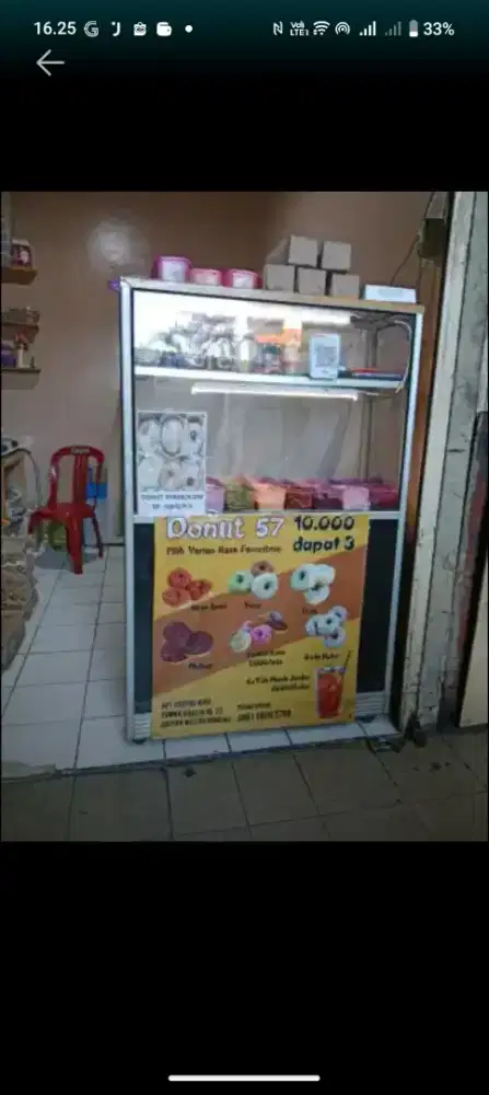 Etalase kaca untuk jualan