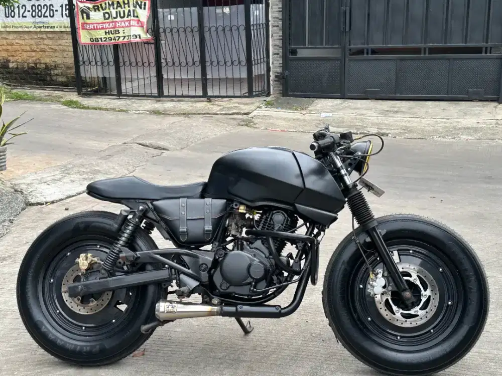 Pulsar 200 custom big caferacer