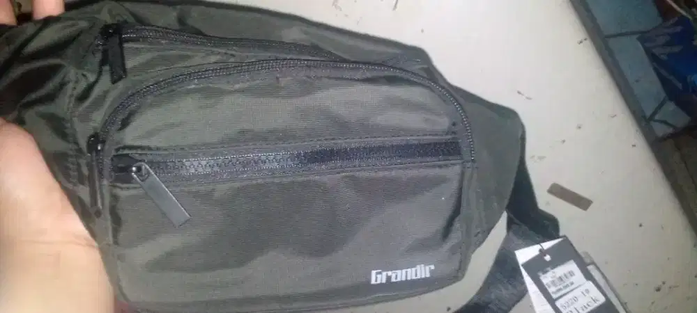 Tas pinggang dan bisa didada