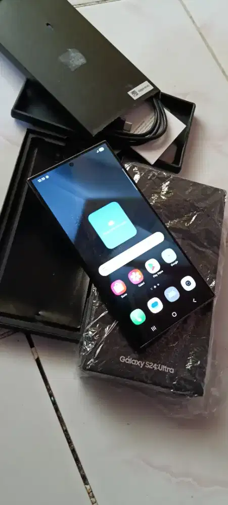 Samsung galaxy s24 ultra 12/256 GB lengkap mulus terawat mesin dijamin