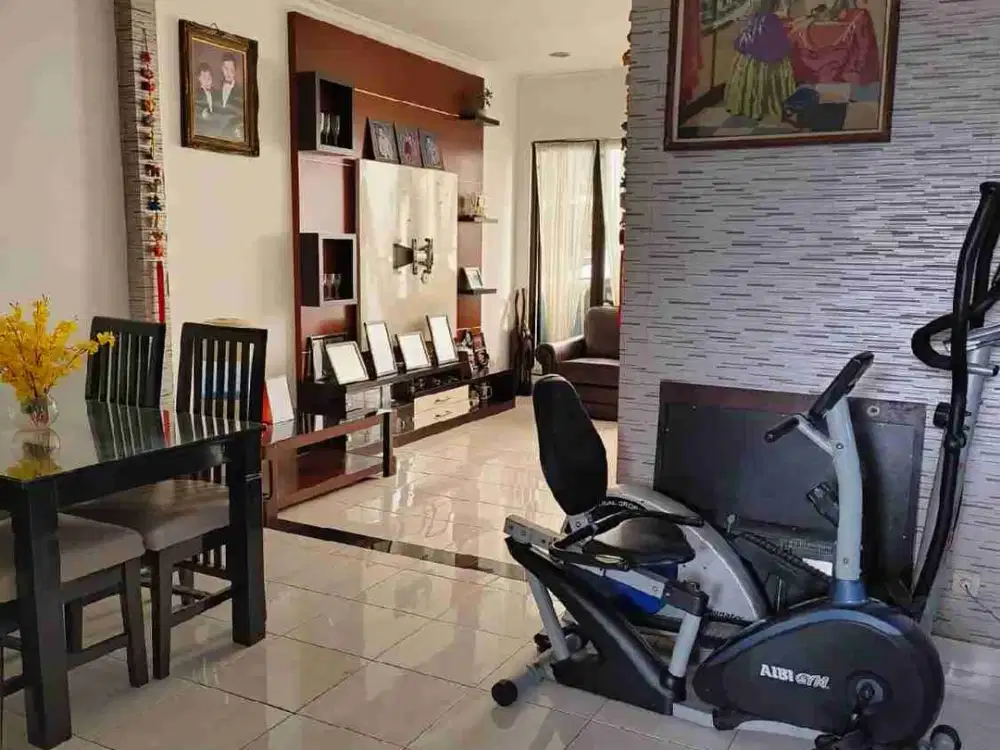 Dijual Rumah Murah siap huni semi furnish 2 lantai di cluster Aralia Harapan Indah Bekasi
