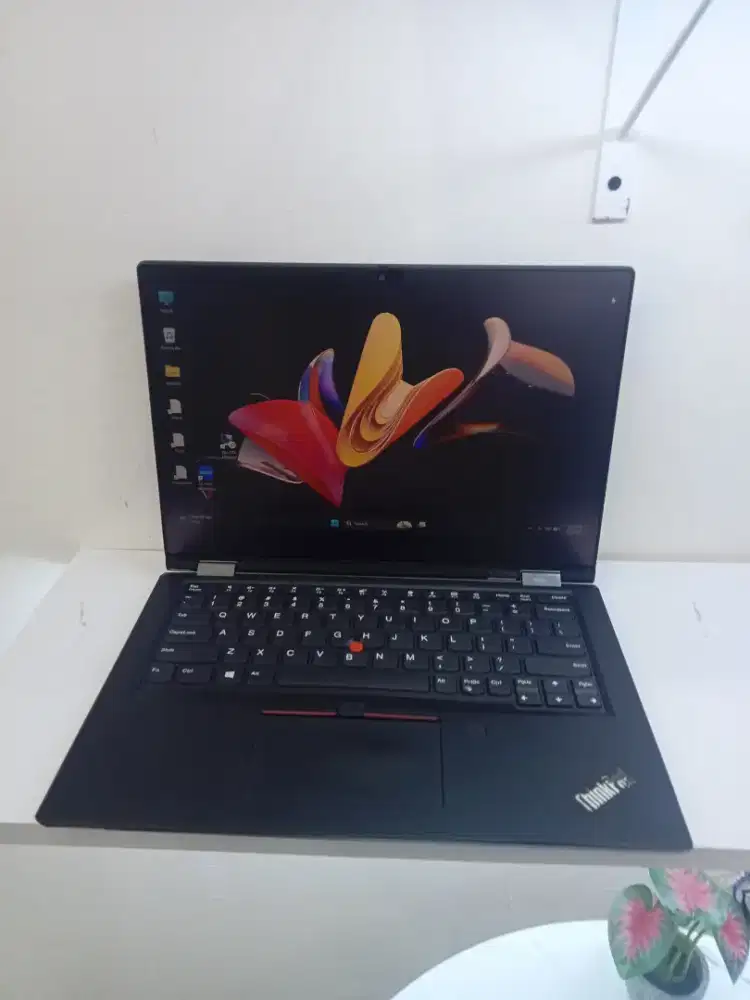 lenovo thinkpad L3 yoga core i5  10310U
ram16/256GB