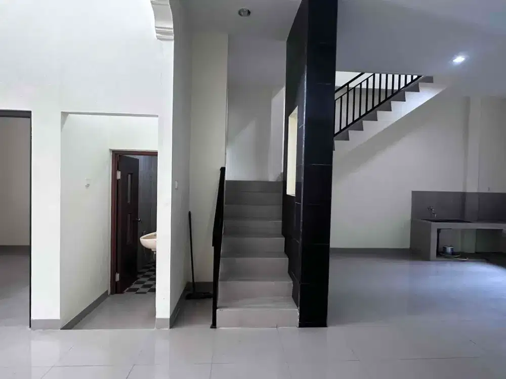 Beli Rumah Langsung Usaha Kost | Rumah Besar Banyak Kamar di Kencana Loka BSD — 250m² Bangunan