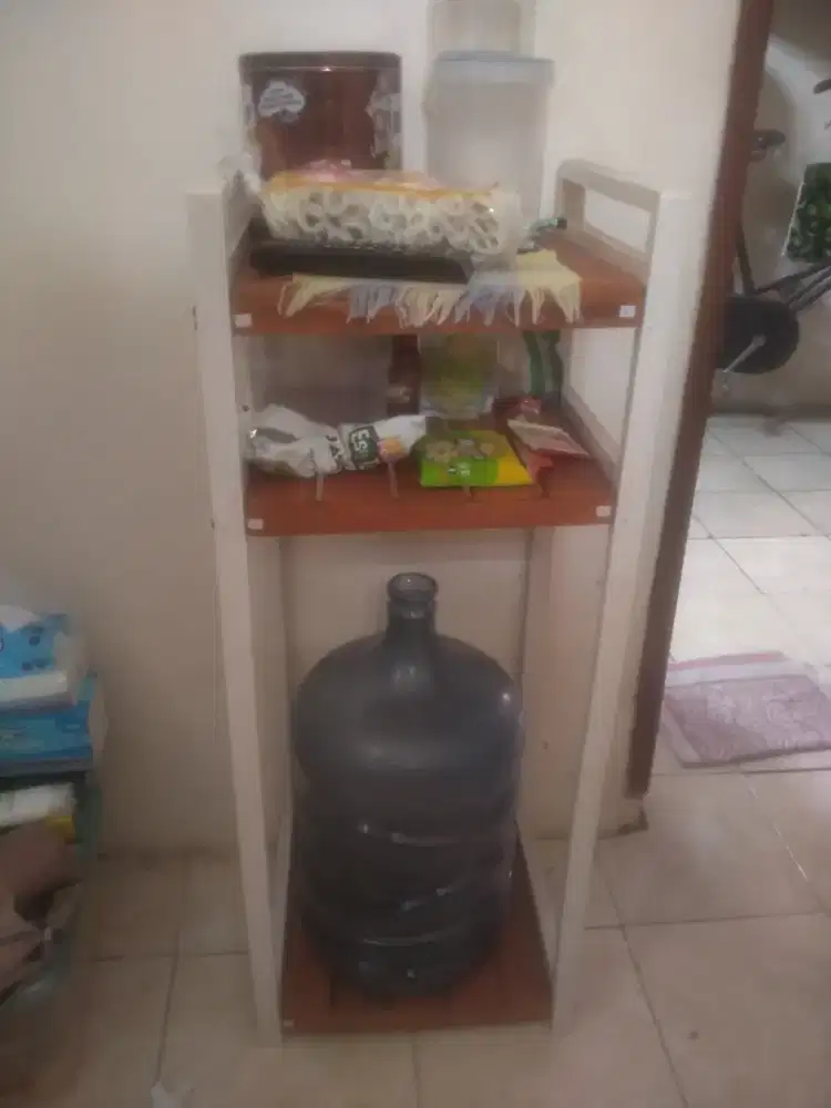 Rak galon serba guna
